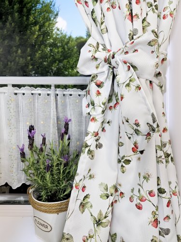 ZESTAW ZASŁON+ZAZDROSTKA PLAMOODPORNY POZIOMKI